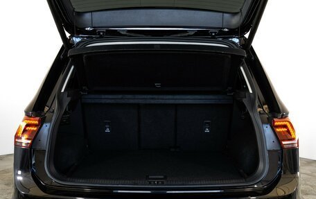 Volkswagen Tiguan II, 2018 год, 2 997 000 рублей, 22 фотография