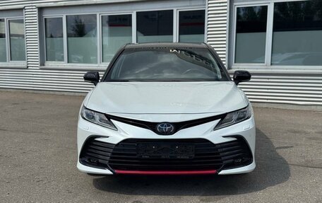 Toyota Camry, 2021 год, 3 345 000 рублей, 2 фотография