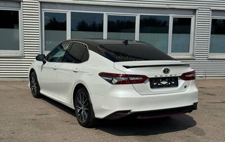 Toyota Camry, 2021 год, 3 345 000 рублей, 7 фотография