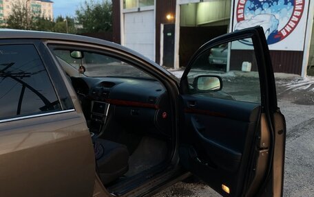 Toyota Avensis III рестайлинг, 2004 год, 560 000 рублей, 2 фотография