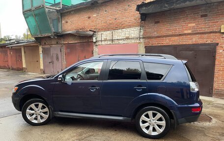 Mitsubishi Outlander III рестайлинг 3, 2011 год, 1 400 000 рублей, 2 фотография