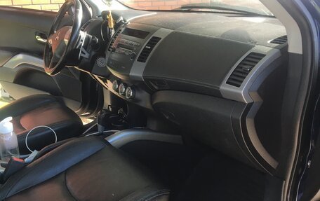 Mitsubishi Outlander III рестайлинг 3, 2011 год, 1 400 000 рублей, 16 фотография