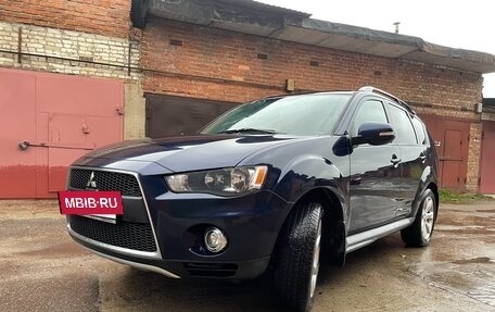 Mitsubishi Outlander III рестайлинг 3, 2011 год, 1 400 000 рублей, 8 фотография