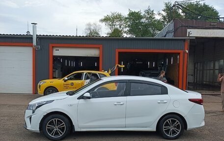 KIA Rio IV, 2020 год, 1 000 000 рублей, 3 фотография