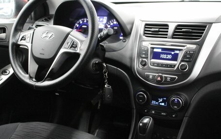 Hyundai Solaris II рестайлинг, 2015 год, 850 000 рублей, 16 фотография