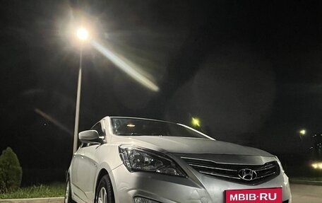 Hyundai Solaris II рестайлинг, 2015 год, 800 000 рублей, 2 фотография