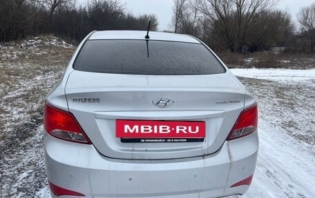 Hyundai Solaris II рестайлинг, 2015 год, 800 000 рублей, 4 фотография