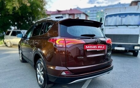 Toyota RAV4, 2017 год, 2 690 000 рублей, 6 фотография