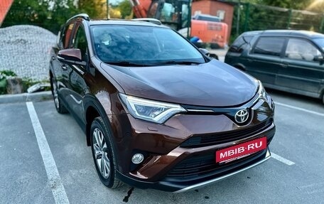Toyota RAV4, 2017 год, 2 690 000 рублей, 2 фотография