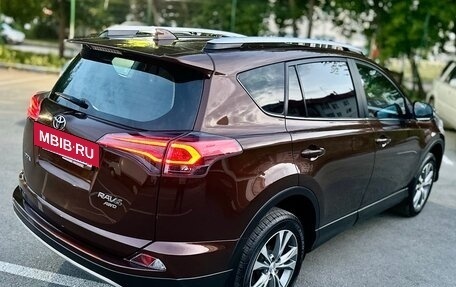 Toyota RAV4, 2017 год, 2 690 000 рублей, 10 фотография
