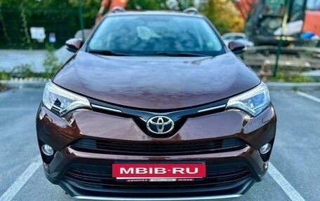 Toyota RAV4, 2017 год, 2 690 000 рублей, 3 фотография