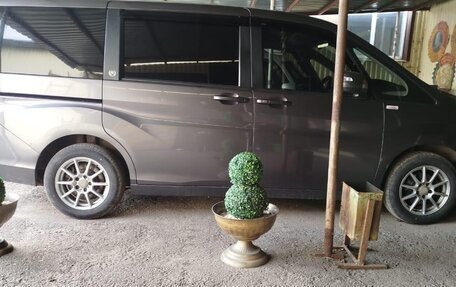 Honda Stepwgn IV, 2019 год, 2 395 000 рублей, 4 фотография