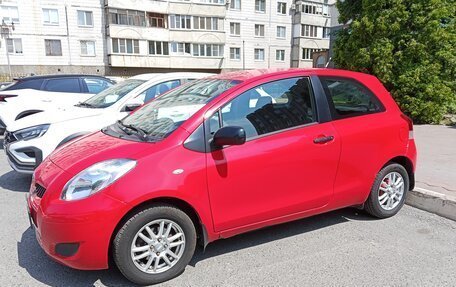 Toyota Yaris III рестайлинг, 2010 год, 550 000 рублей, 2 фотография