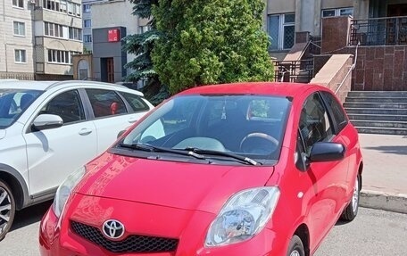 Toyota Yaris III рестайлинг, 2010 год, 550 000 рублей, 3 фотография