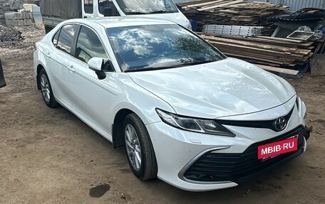Toyota Camry, 2021 год, 2 650 000 рублей, 3 фотография