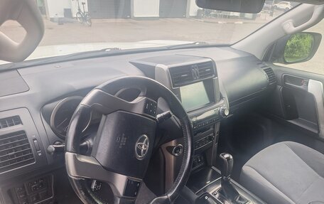 Toyota Land Cruiser Prado 150 рестайлинг 2, 2010 год, 2 400 000 рублей, 9 фотография