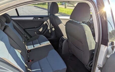 Volkswagen Jetta VI, 2013 год, 1 254 000 рублей, 13 фотография