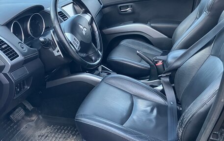 Mitsubishi Outlander III рестайлинг 3, 2011 год, 1 500 000 рублей, 10 фотография