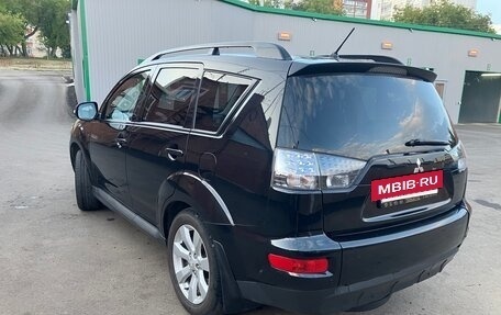 Mitsubishi Outlander III рестайлинг 3, 2011 год, 1 500 000 рублей, 8 фотография