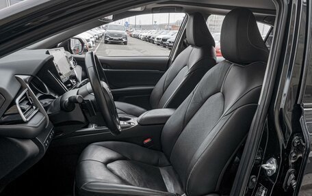 Toyota Camry, 2021 год, 3 360 000 рублей, 10 фотография