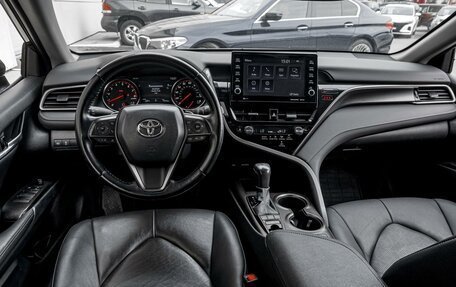 Toyota Camry, 2021 год, 3 360 000 рублей, 6 фотография