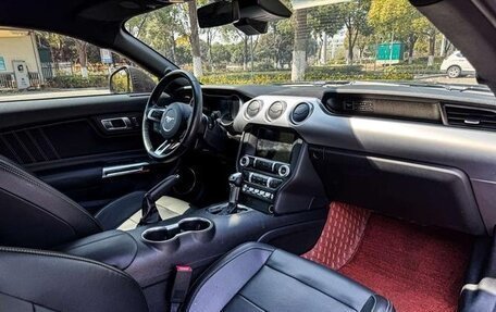Ford Mustang VI рестайлинг, 2020 год, 2 780 000 рублей, 10 фотография
