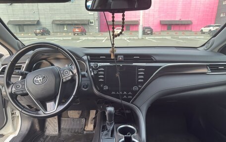 Toyota Camry, 2018 год, 2 800 000 рублей, 6 фотография