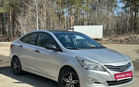 Hyundai Solaris II рестайлинг, 2015 год, 650 000 рублей, 3 фотография