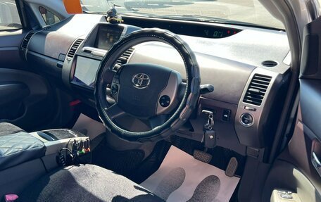 Toyota Prius, 2005 год, 909 000 рублей, 10 фотография