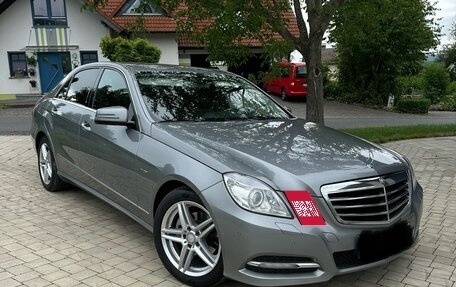 Mercedes-Benz E-Класс, 2011 год, 1 750 000 рублей, 1 фотография
