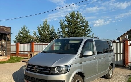 Volkswagen Caravelle T6 рестайлинг, 2018 год, 3 100 000 рублей, 1 фотография