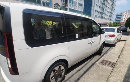 Hyundai Staria, 2025 год, 4 900 000 рублей, 2 фотография