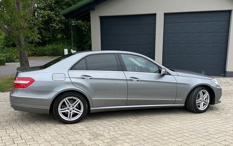 Mercedes-Benz E-Класс, 2011 год, 1 750 000 рублей, 2 фотография
