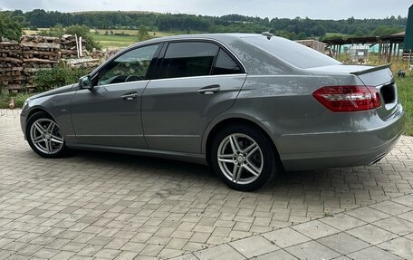 Mercedes-Benz E-Класс, 2011 год, 1 750 000 рублей, 4 фотография