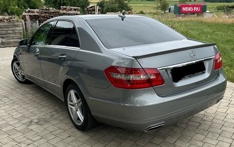 Mercedes-Benz E-Класс, 2011 год, 1 750 000 рублей, 5 фотография