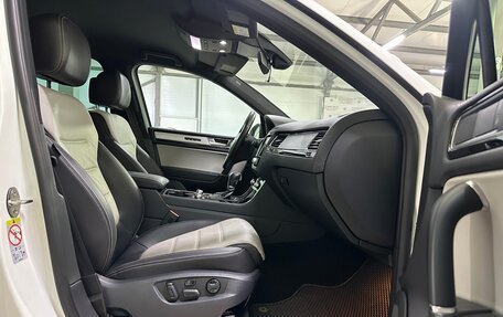 Volkswagen Touareg III, 2017 год, 3 550 000 рублей, 26 фотография