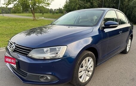 Volkswagen Jetta VI, 2014 год, 1 290 000 рублей, 2 фотография