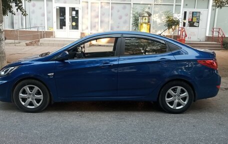 Hyundai Solaris II рестайлинг, 2012 год, 770 000 рублей, 2 фотография