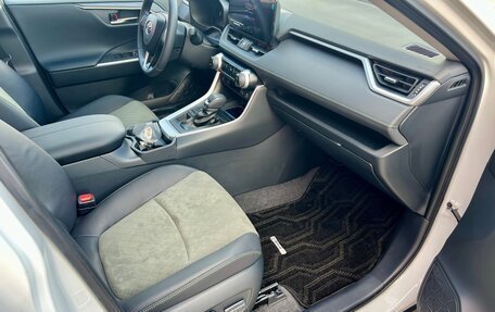 Toyota RAV4, 2024 год, 3 600 000 рублей, 16 фотография