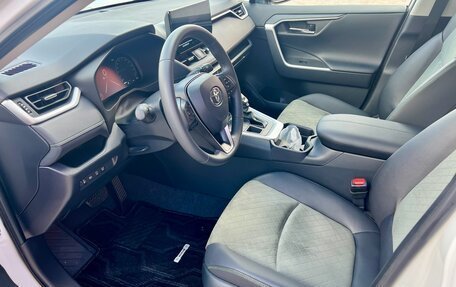 Toyota RAV4, 2024 год, 3 600 000 рублей, 13 фотография