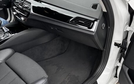 BMW 5 серия, 2019 год, 3 650 000 рублей, 13 фотография