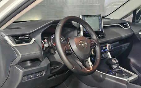 Toyota RAV4, 2019 год, 2 990 000 рублей, 21 фотография