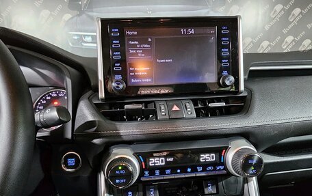 Toyota RAV4, 2019 год, 2 990 000 рублей, 27 фотография