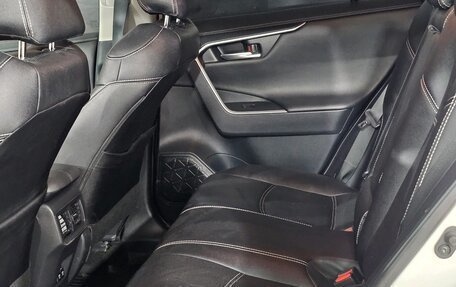 Toyota RAV4, 2019 год, 2 990 000 рублей, 40 фотография