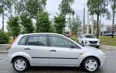 Ford Fiesta, 2004 год, 196 000 рублей, 4 фотография