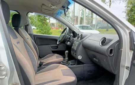Ford Fiesta, 2004 год, 196 000 рублей, 11 фотография