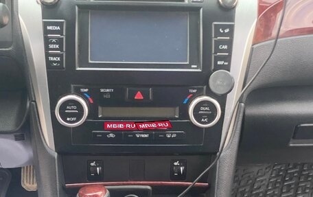 Toyota Camry, 2013 год, 1 570 000 рублей, 10 фотография
