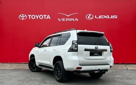 Toyota Land Cruiser Prado 150 рестайлинг 2, 2021 год, 6 390 000 рублей, 3 фотография