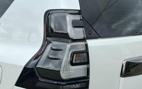 Toyota Land Cruiser Prado 150 рестайлинг 2, 2021 год, 6 390 000 рублей, 10 фотография
