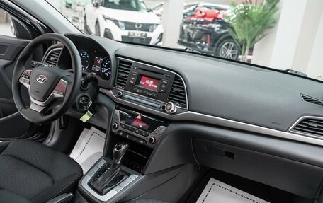Hyundai Elantra VI рестайлинг, 2018 год, 1 299 000 рублей, 13 фотография